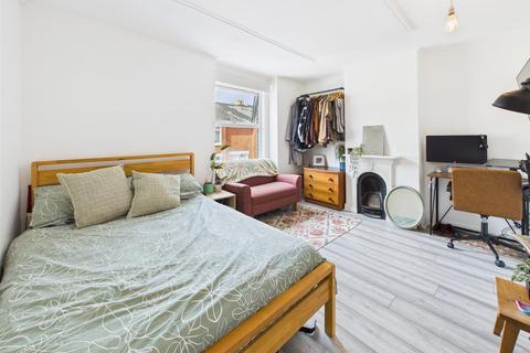 18 Swan Road, Gloucester, GL1 3BJ