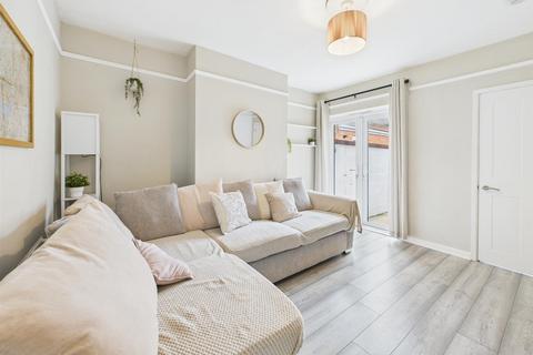 18 Swan Road, Gloucester, GL1 3BJ