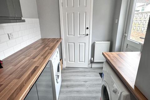 3 bedroom terraced house to rent, Baggholme Road, Lincoln, Lincolnshire, LN2