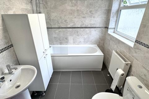 3 bedroom terraced house to rent, Baggholme Road, Lincoln, Lincolnshire, LN2