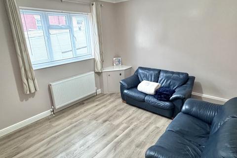 3 bedroom terraced house to rent, Baggholme Road, Lincoln, Lincolnshire, LN2