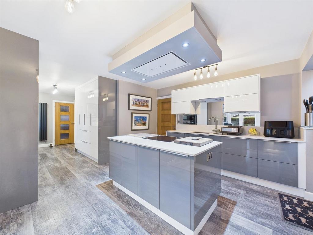 Kitchen 2.jpg