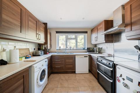 34 Udall Gardens, Romford, RM5 2JX