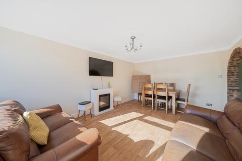 34 Udall Gardens, Romford, RM5 2JX