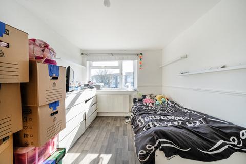 34 Udall Gardens, Romford, RM5 2JX