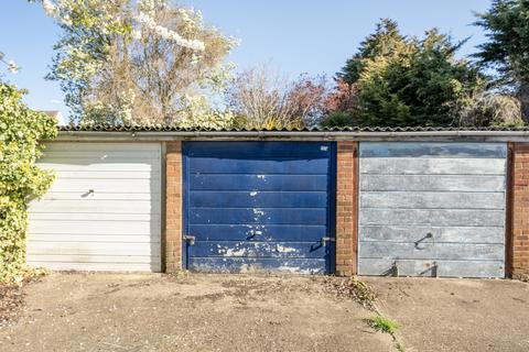 34 Udall Gardens, Romford, RM5 2JX