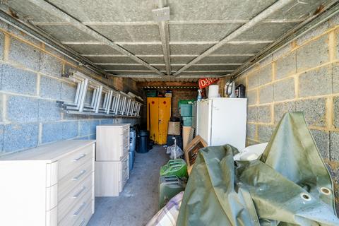 34 Udall Gardens, Romford, RM5 2JX