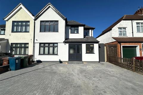 Studio to rent, Kingsfield Avenue, Harrow, HA2