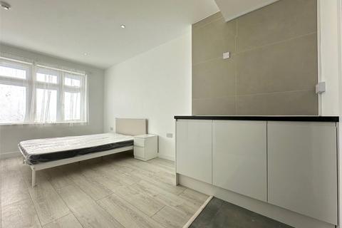 Studio to rent, Kingsfield Avenue, Harrow, HA2
