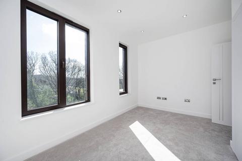 undefined, 60 Larkshall Road, London E4