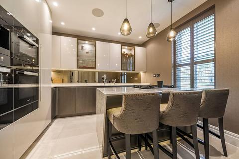 4 bedroom end of terrace house for sale, Lipton Close, Southgate, LONDON, N14