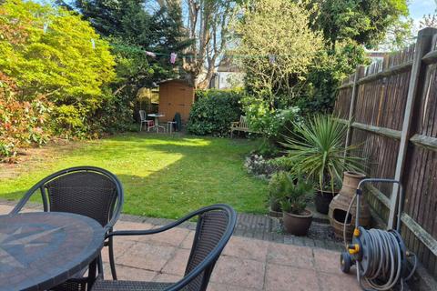 1 bedroom private hall to rent, Niagara Avenue   Ealing
