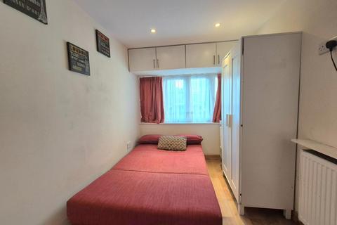 1 bedroom private hall to rent, Niagara Avenue   Ealing