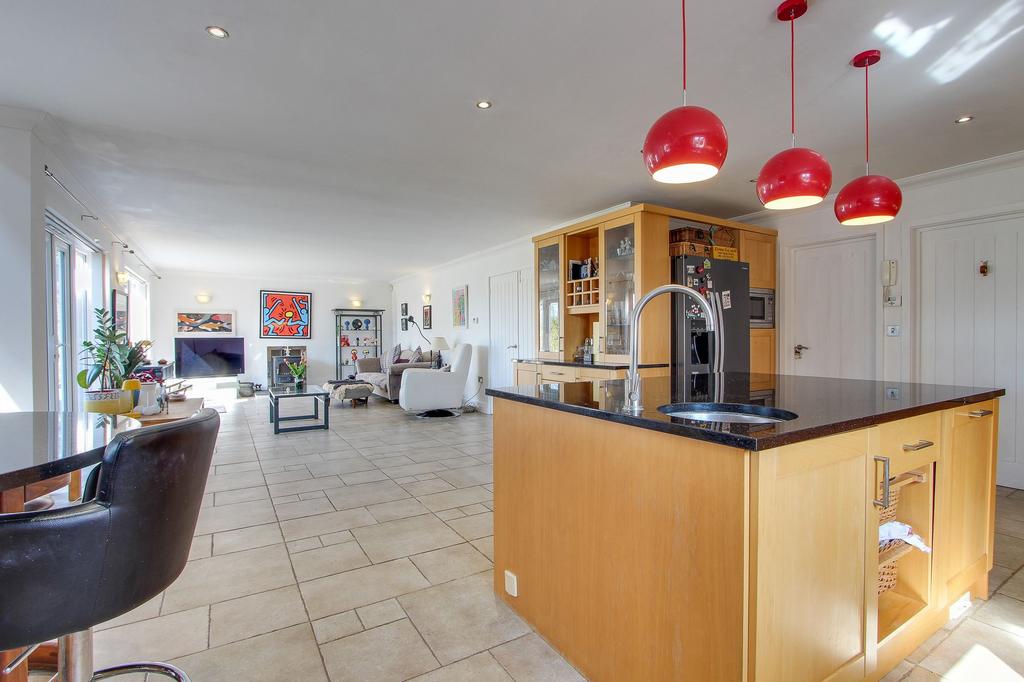 Open Plan Family Room/Kitchen