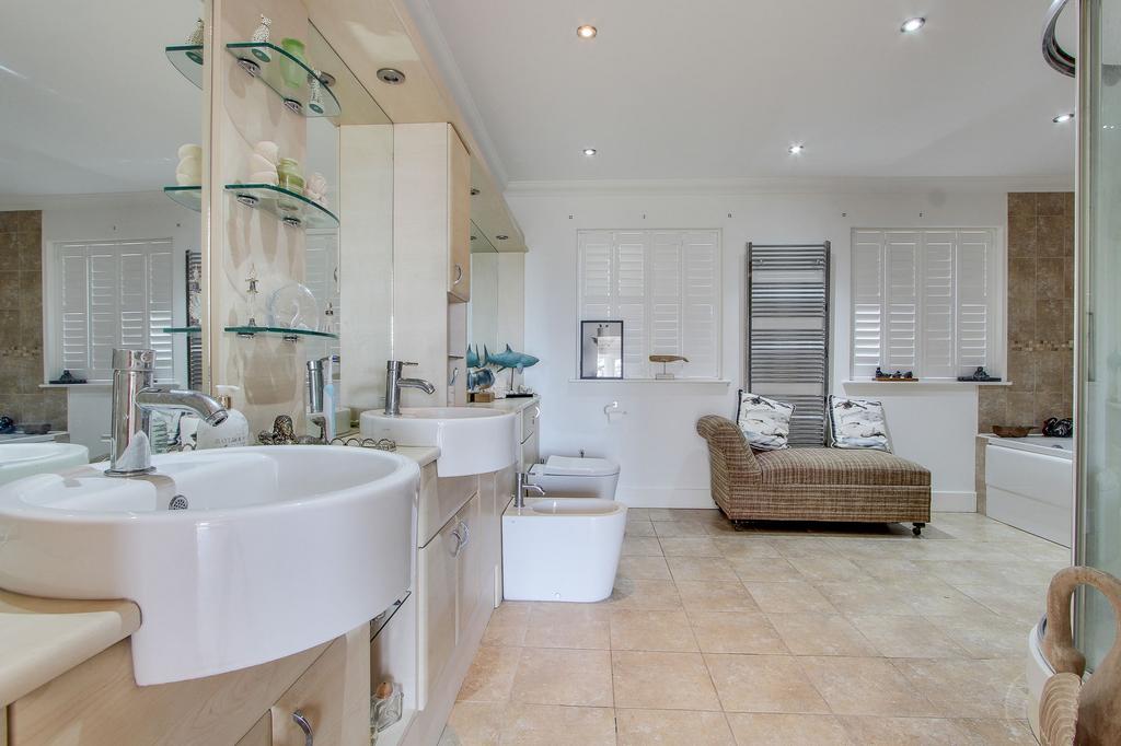 Ensuite
