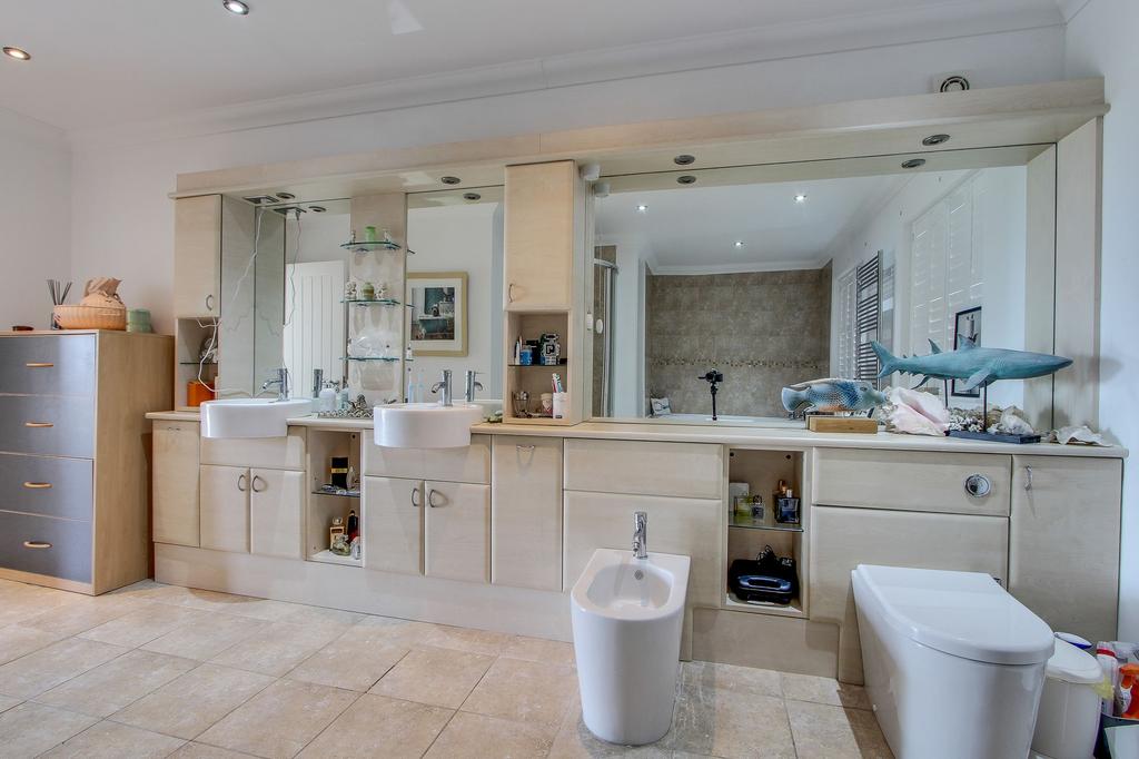 Ensuite