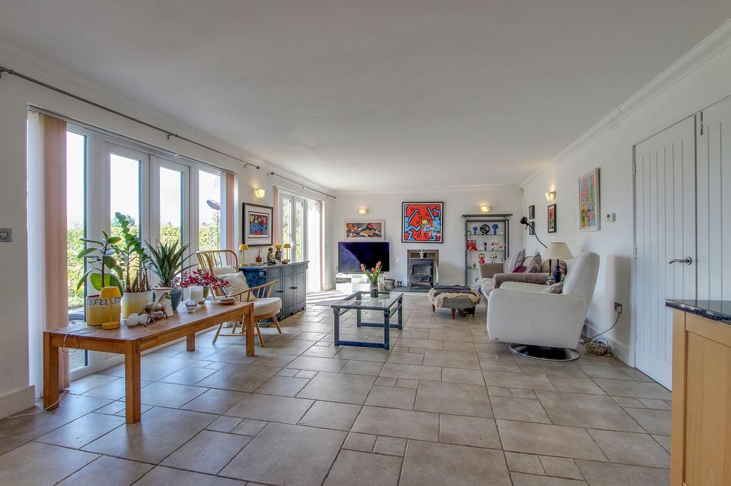 Open Plan Family Room/Kitchen