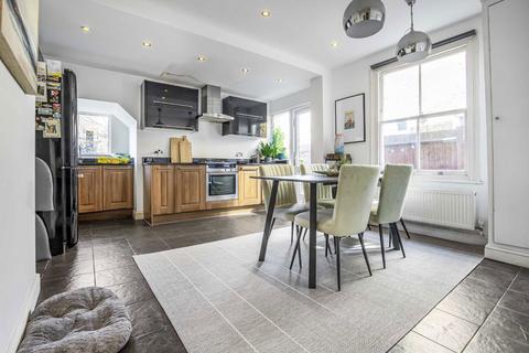 2 bedroom flat to rent, Glenfield Road, London SW12