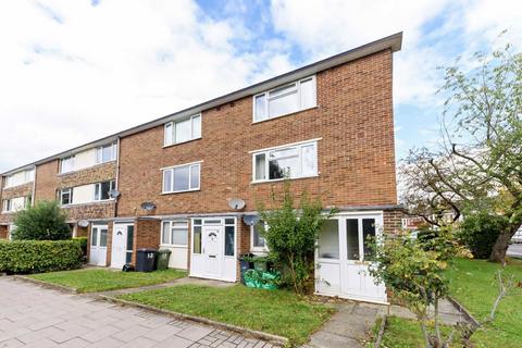 2 bedroom maisonette to rent, Emmanuel Road, London SW12
