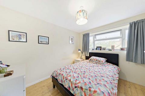 2 bedroom maisonette to rent, Emmanuel Road, London SW12