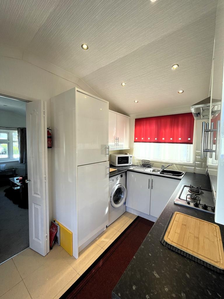 Kitchen b.JPG