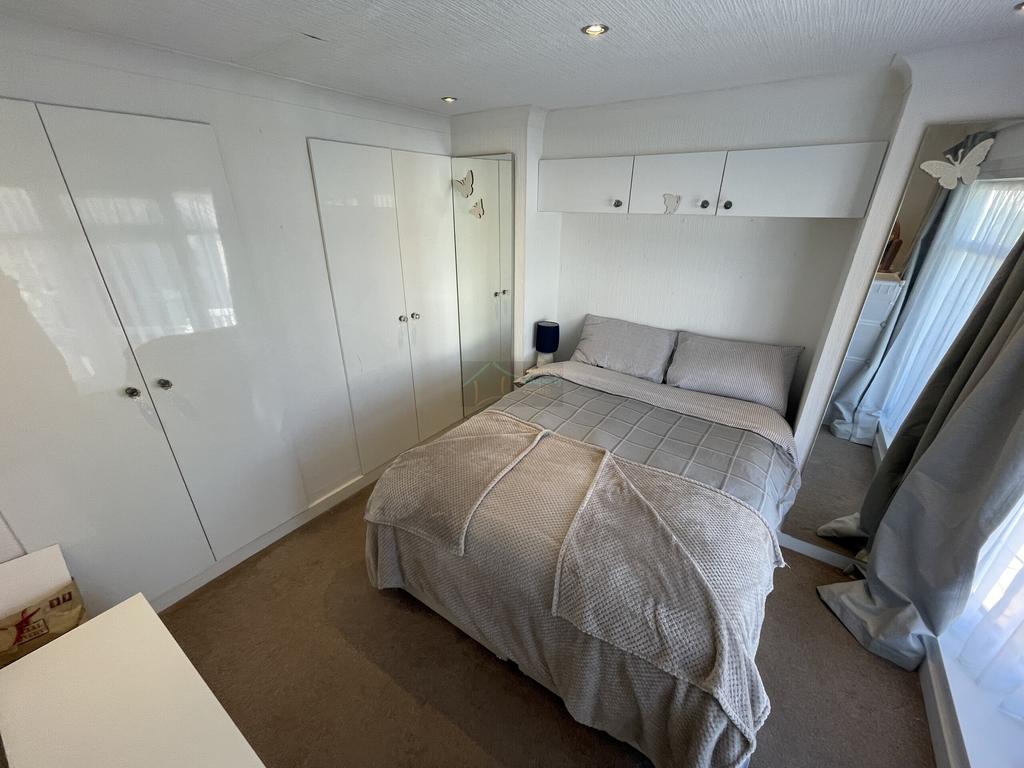 Bedroom 1.JPG