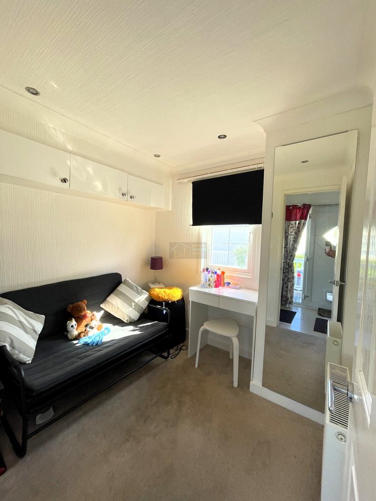 Bedroom 2.JPG