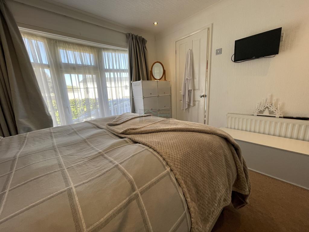 Bedroom 1b.JPG