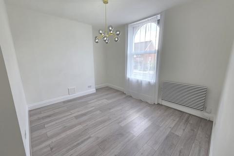 1 bedroom flat to rent, Peckham Hill Street, London, SE15 6BN