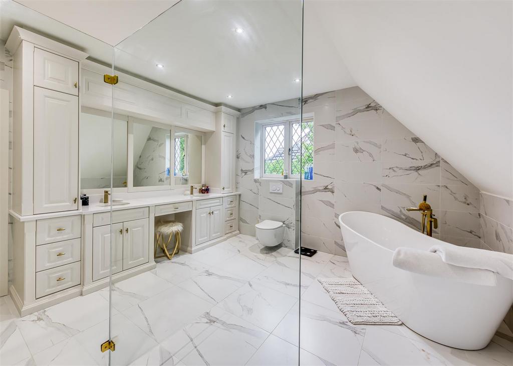 Plas Gwyn-bed1 ensuite2.jpg