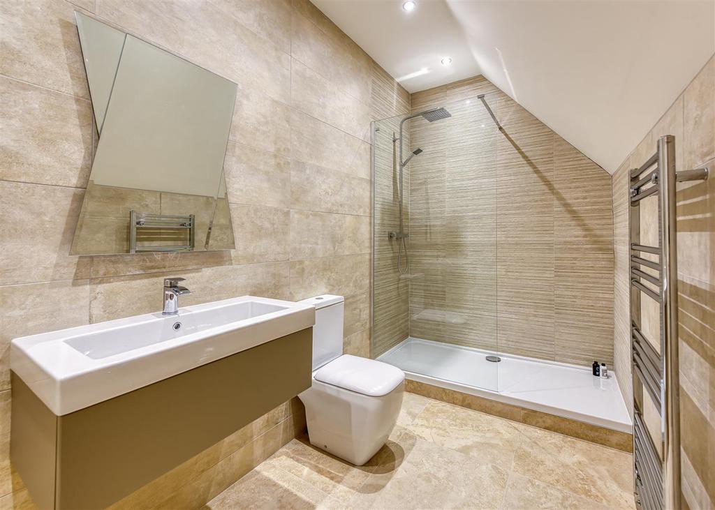Plas Gwyn-bed2 ensuite.jpg