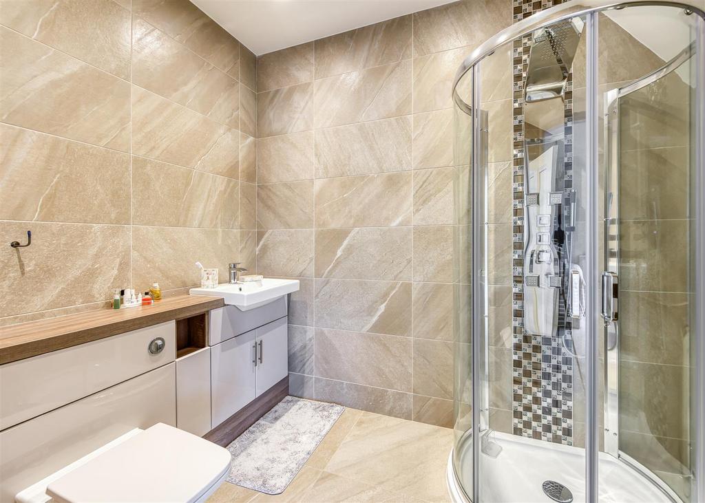 Plas Gwyn-bed3 ensuite.jpg