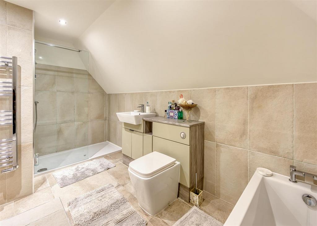 Plas Gwyn-bathroom.jpg