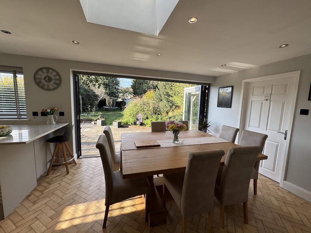 15 - Dining to Garden.jpg