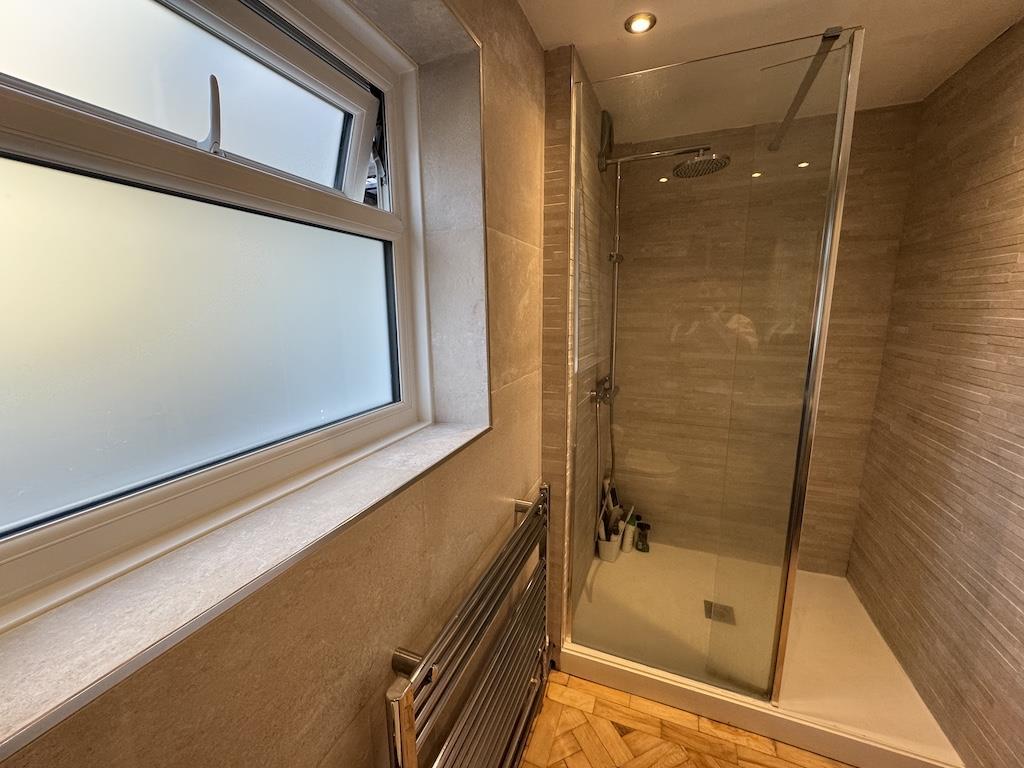 19 - Downstairs Shower.jpg
