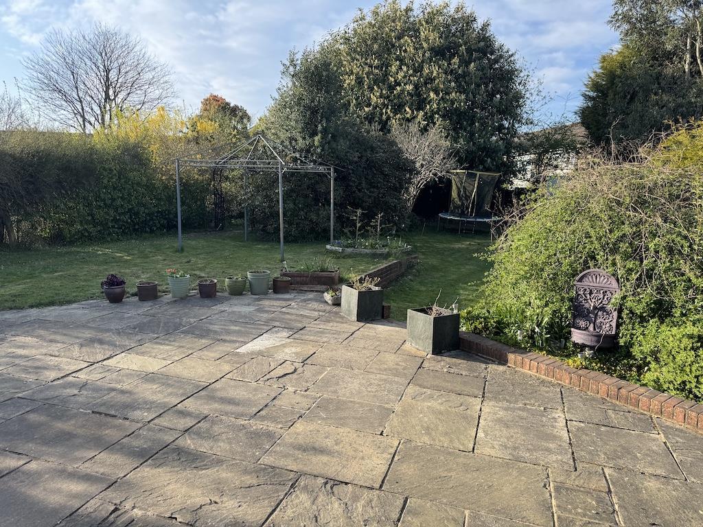 27 - Patio.jpg