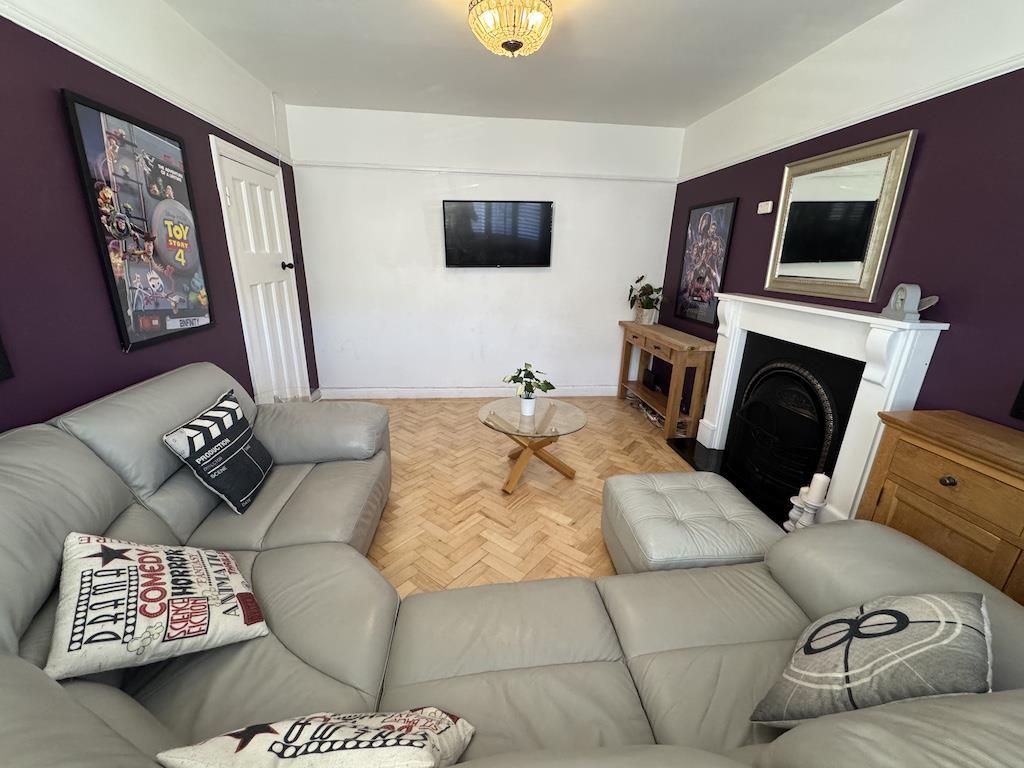 7 - Sitting Room..jpg