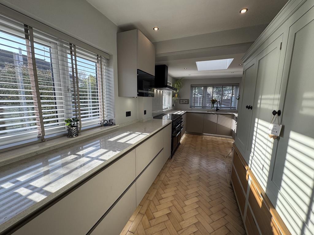 9 - Kitchen.jpg