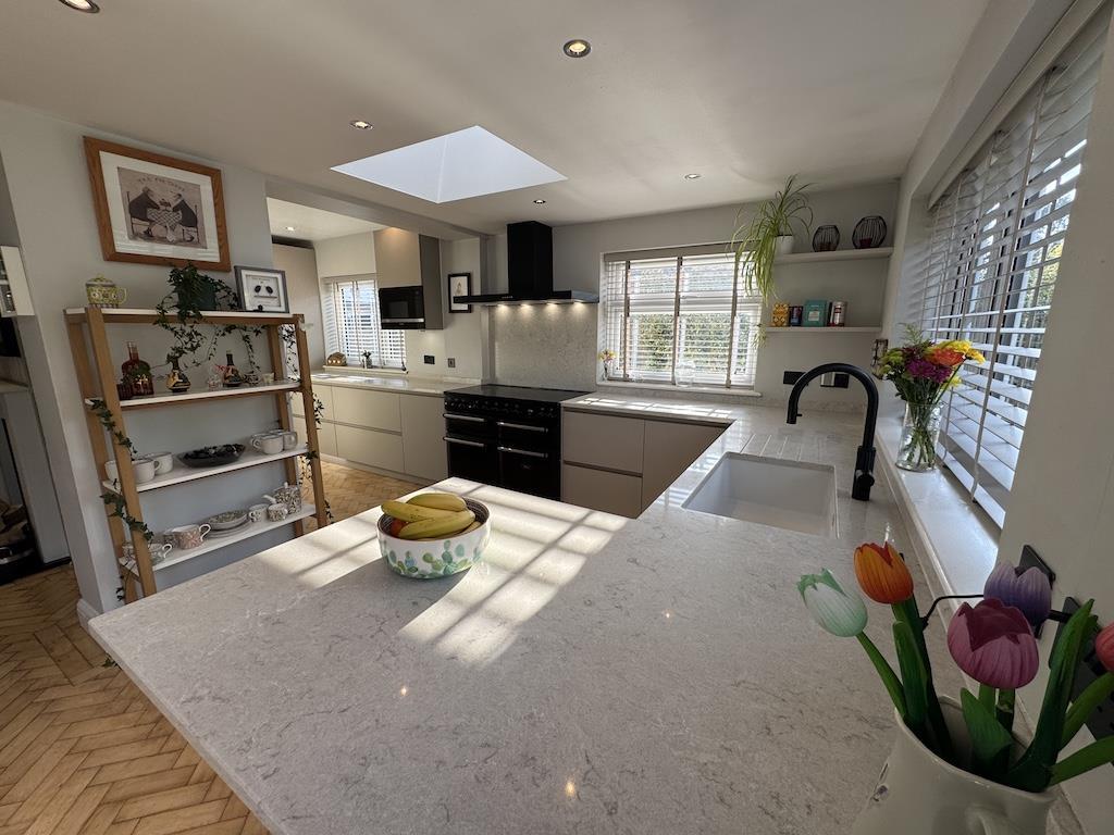 10 - Breakfast Bar.jpg