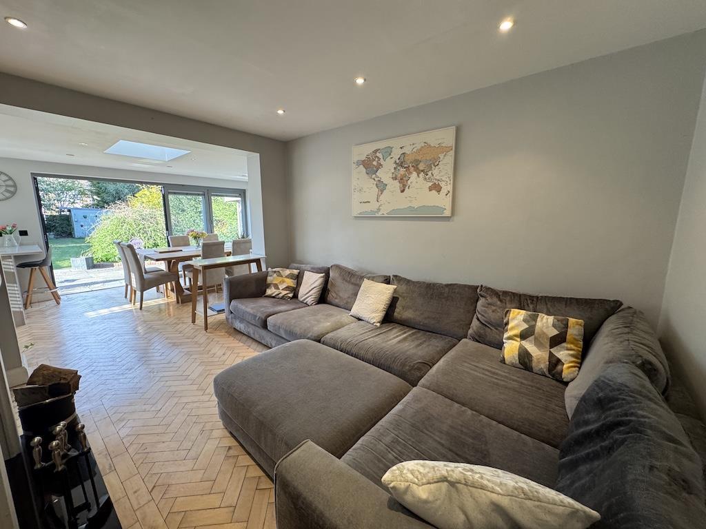 11 - Family Room.jpg