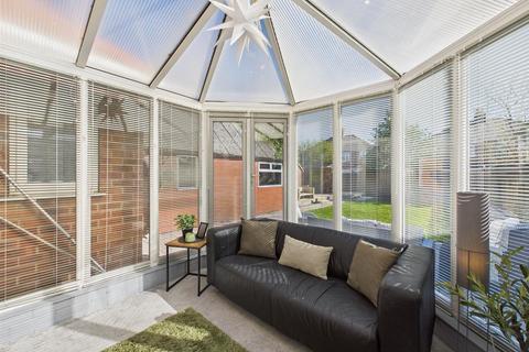 3 bedroom detached house for sale, Queensgate, Bridlington
