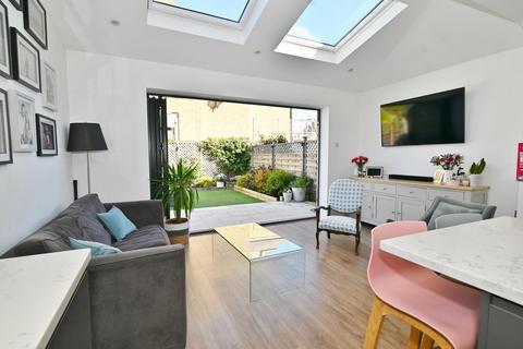 40 Upper Grotto Road, Twickenham, TW1 4NF