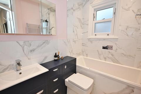 40 Upper Grotto Road, Twickenham, TW1 4NF