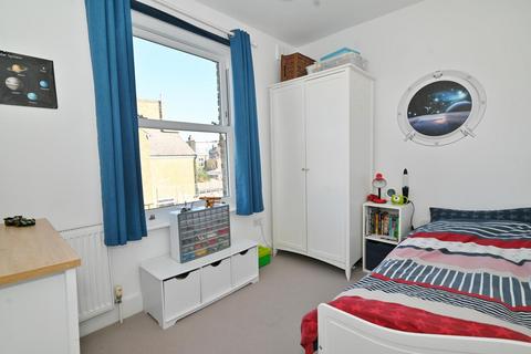 40 Upper Grotto Road, Twickenham, TW1 4NF