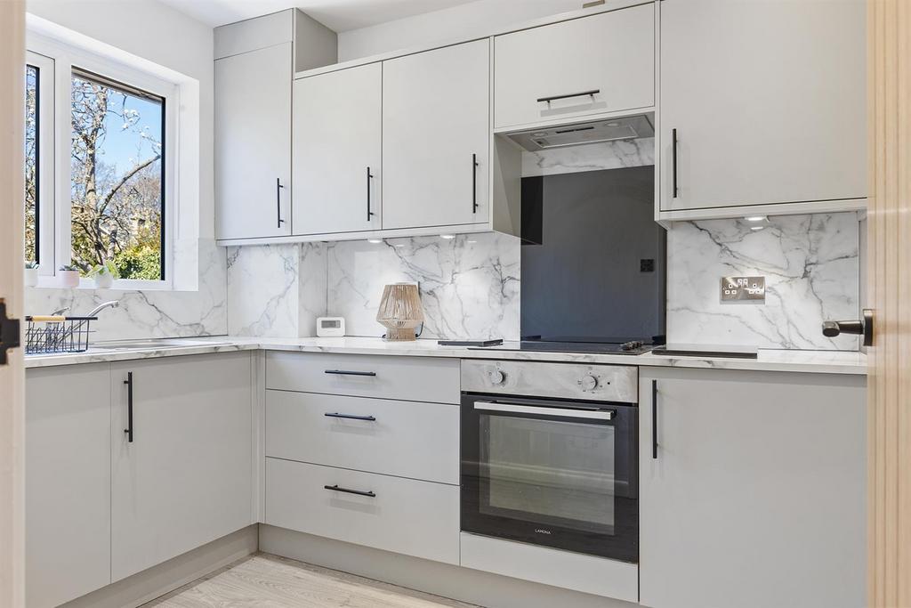 19 Oakburn Court, Broomhall Road 05 297.png
