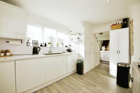 3 bedroom end of terrace house for sale, Enfield Road, Enfield EN2