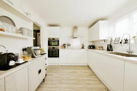 3 bedroom end of terrace house for sale, Enfield Road, Enfield EN2