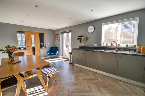 11 Battle Close, Newton, Nottingham, NG13 8ZW