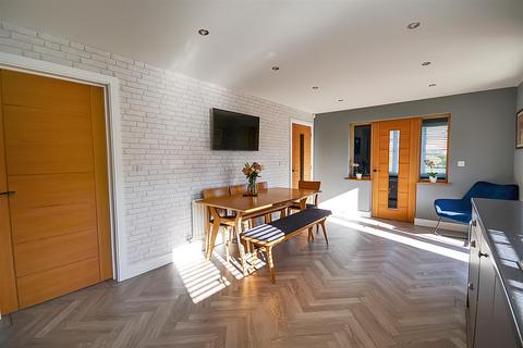 11 Battle Close, Newton, Nottingham, NG13 8ZW
