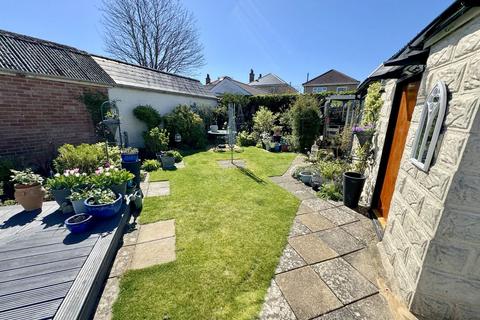 3 bedroom chalet for sale, Pine Avenue, Parkstone, Poole, BH12